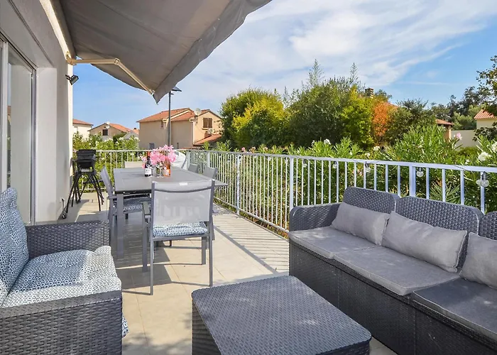 Moderne A Pieds Ferienhaus