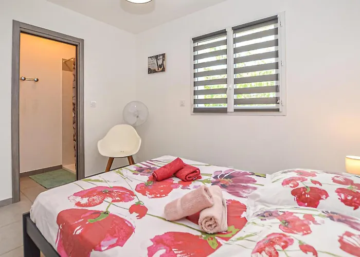 Ferienhaus Moderne A Pieds Prunete