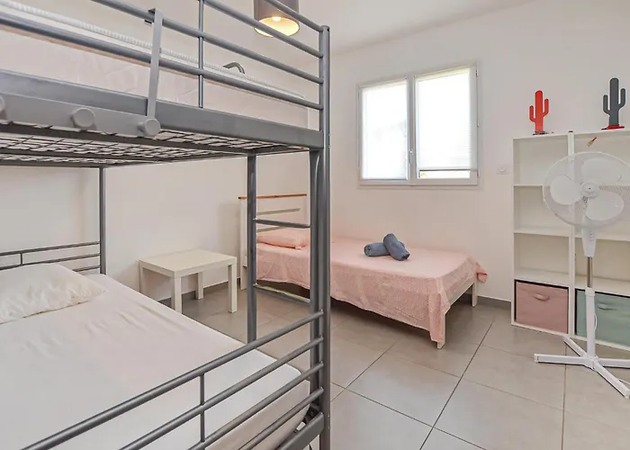 Moderne A Pieds Ferienhaus
