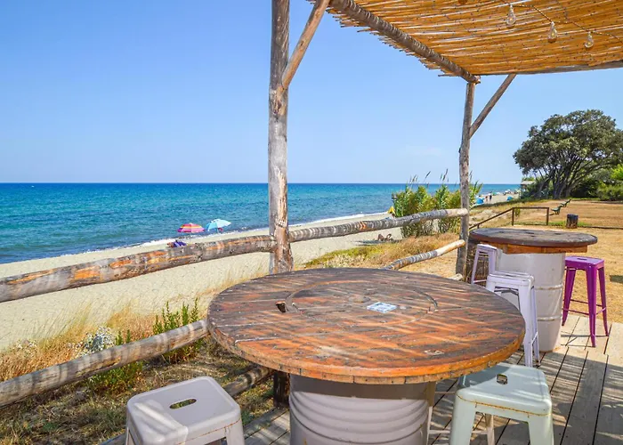 Moderne A Pieds Ferienhaus Prunete